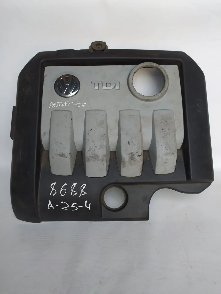 Накладка декоративная (на двс) Volkswagen Passat B6 (2005—2010) б.у