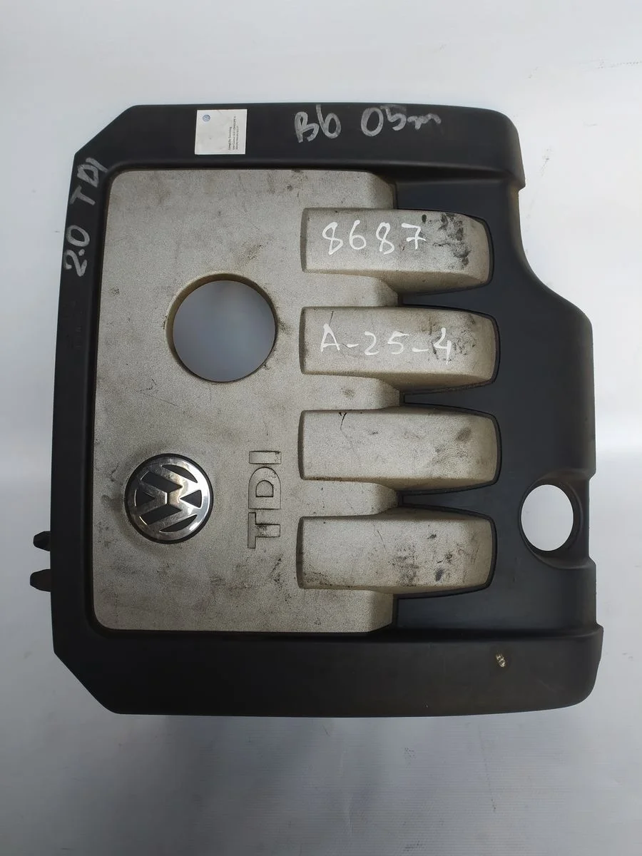 Накладка декоративная (на двс) Volkswagen Passat B6 (2005—2010) б.у