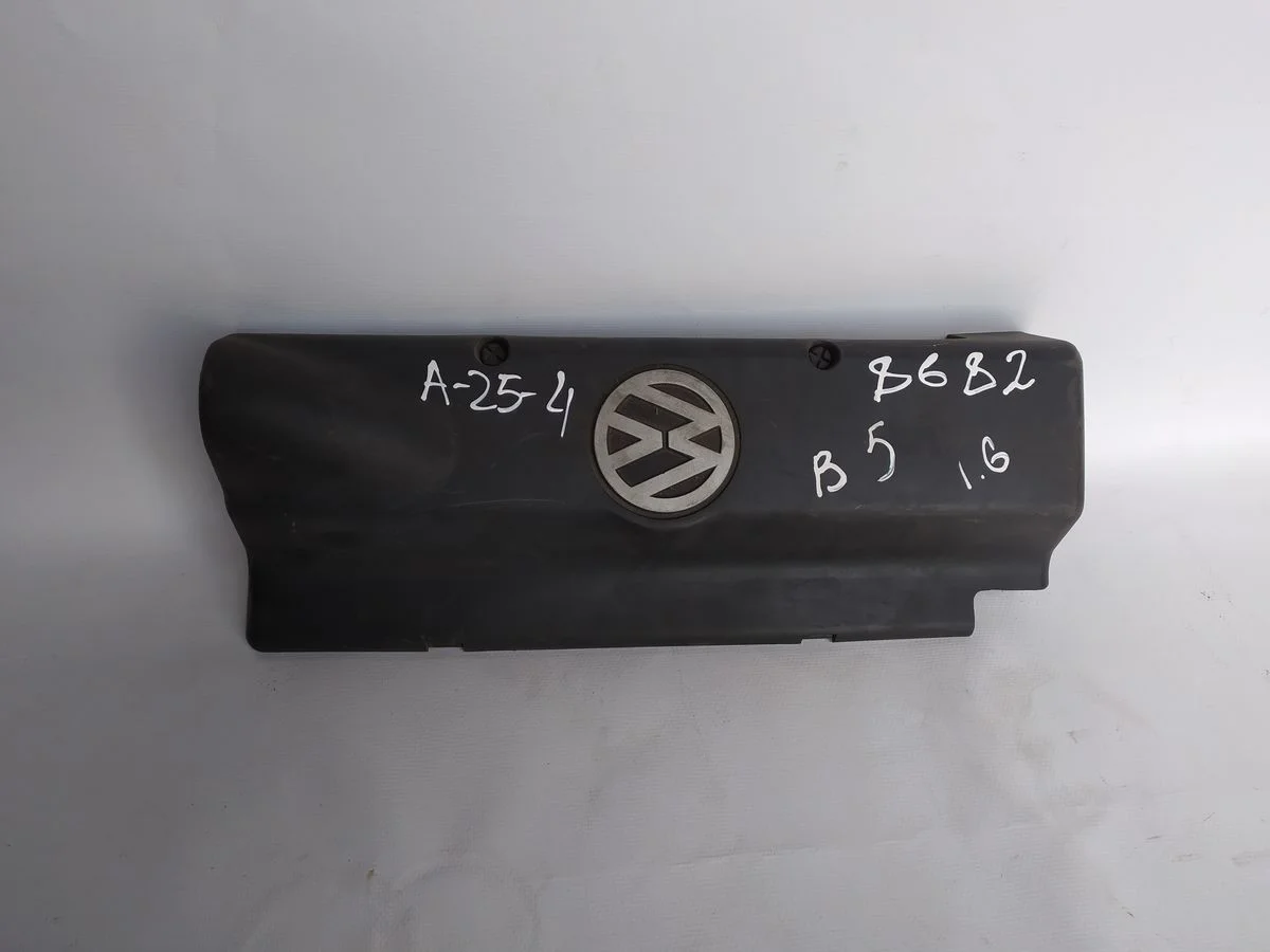 Накладка декоративная (на двс) Volkswagen Passat B5 (1996—2001) б.у