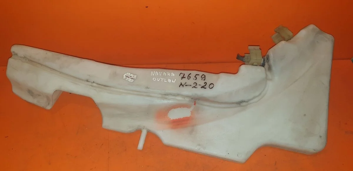 Бачок омывателя Nissan Navara D40 (2004—2010) б.у