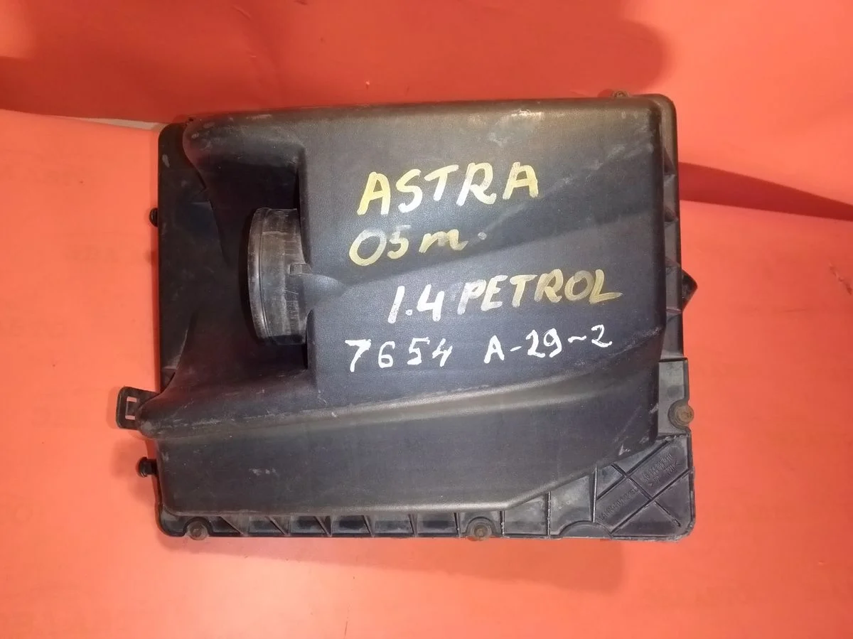 Корпус воздушного фильтра Opel Astra H (2004—2007) б.у