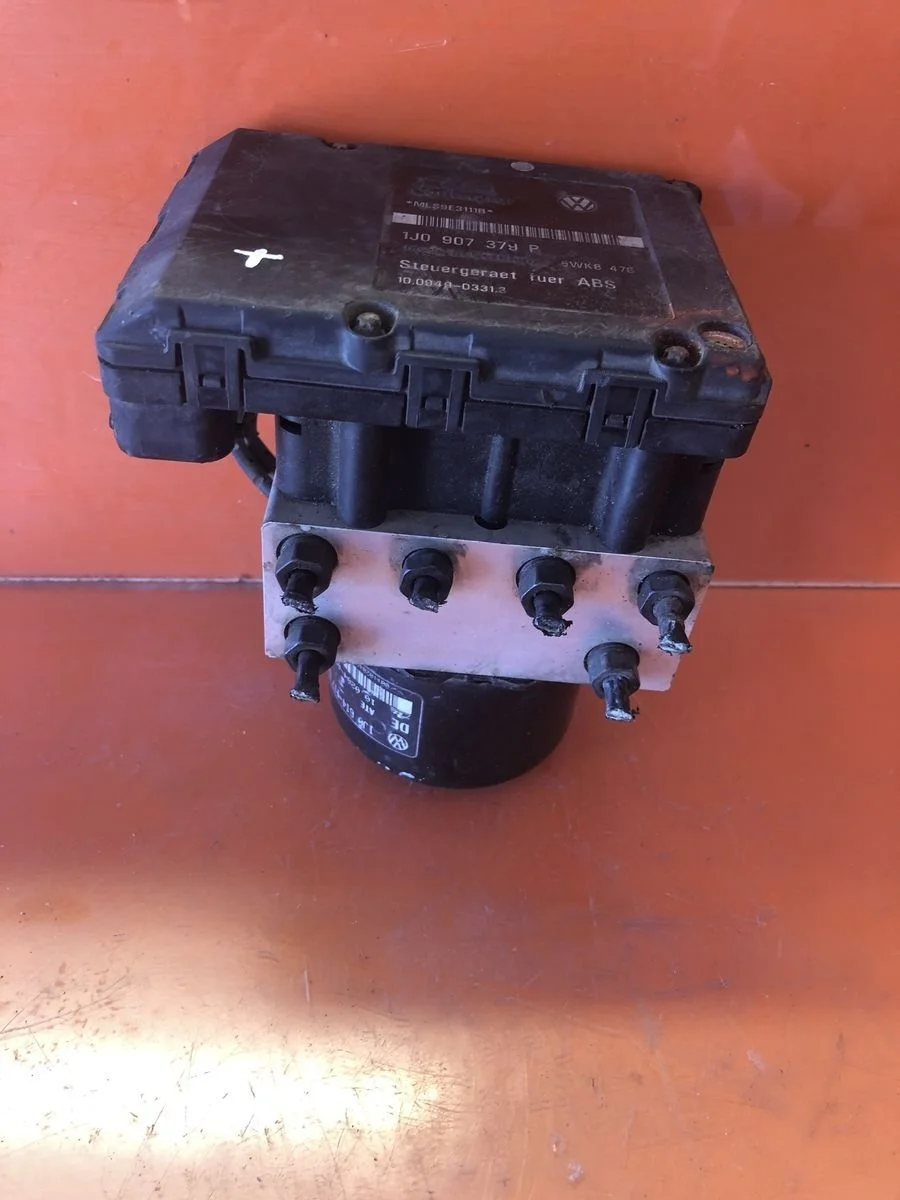 Блок (насос) ABS Volkswagen Bora A4 (1998—2005) б.у