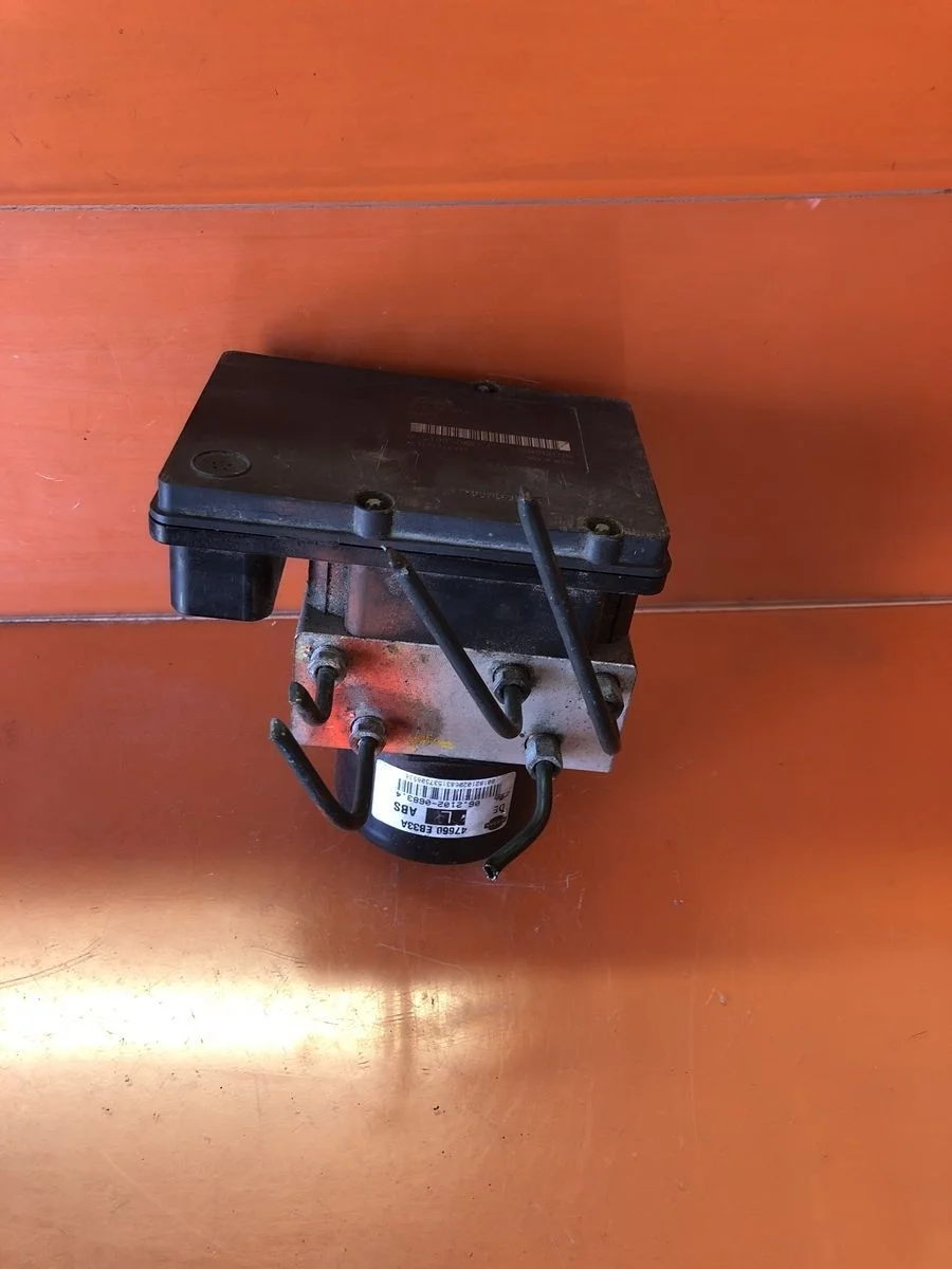 Блок (насос) ABS Nissan Navara D40 (2004—2010) б.у