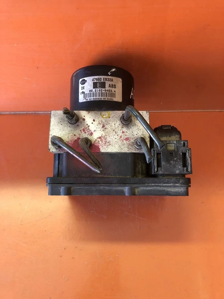 Блок (насос) ABS Nissan Navara D40 (2004—2010) б.у