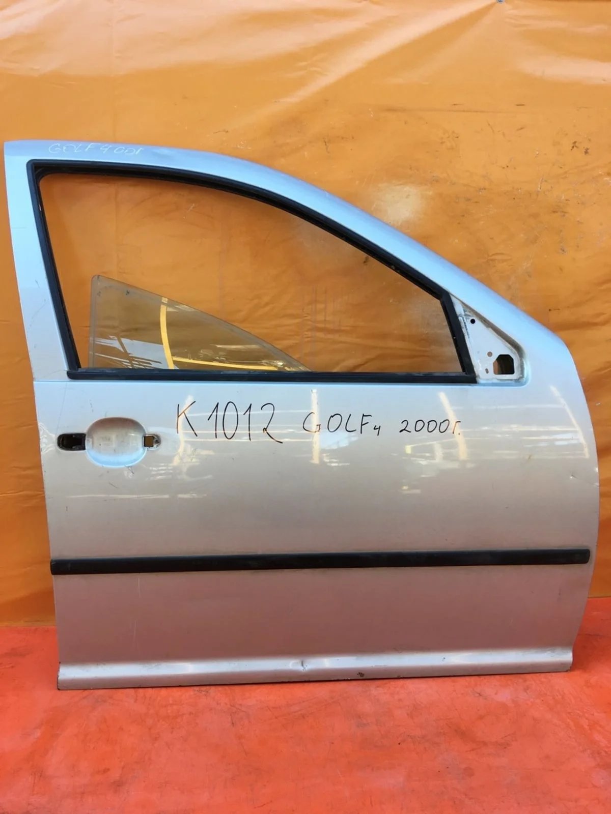Дверь передняя правая Volkswagen Golf Mk4 (1997—2006) б.у