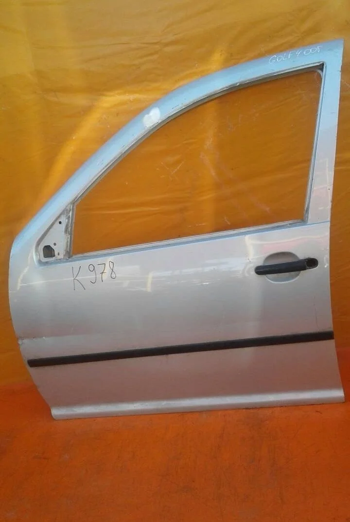 Дверь передняя левая Volkswagen Golf Mk4 (1997—2006) б.у
