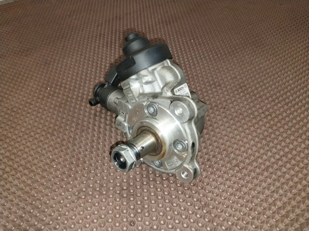 Топливный насос высокого давления Volkswagen Passat CC 2010 B6