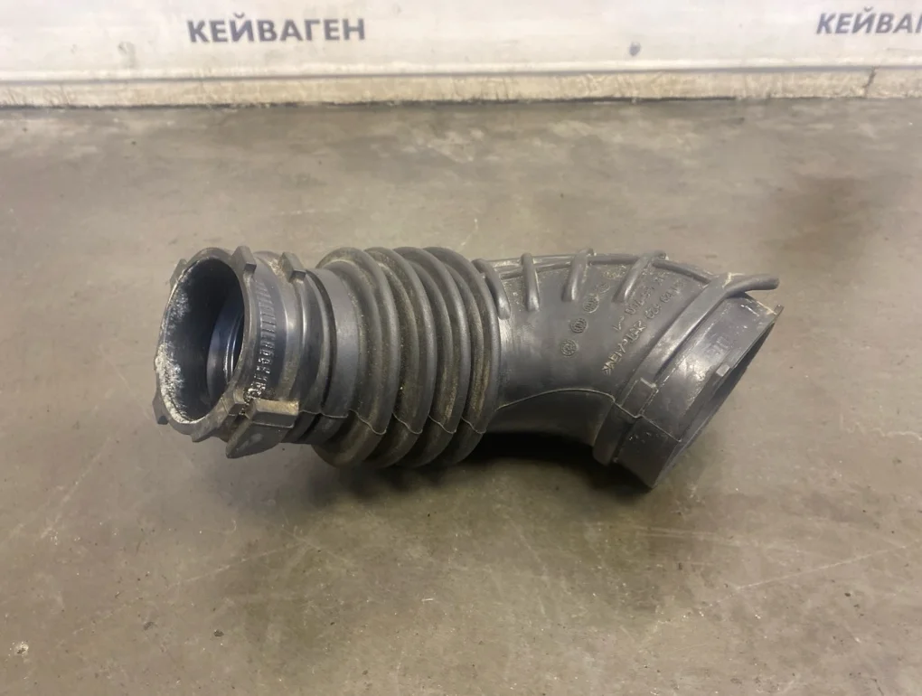 Патрубок воздушного фильтра Audi Q5 8R