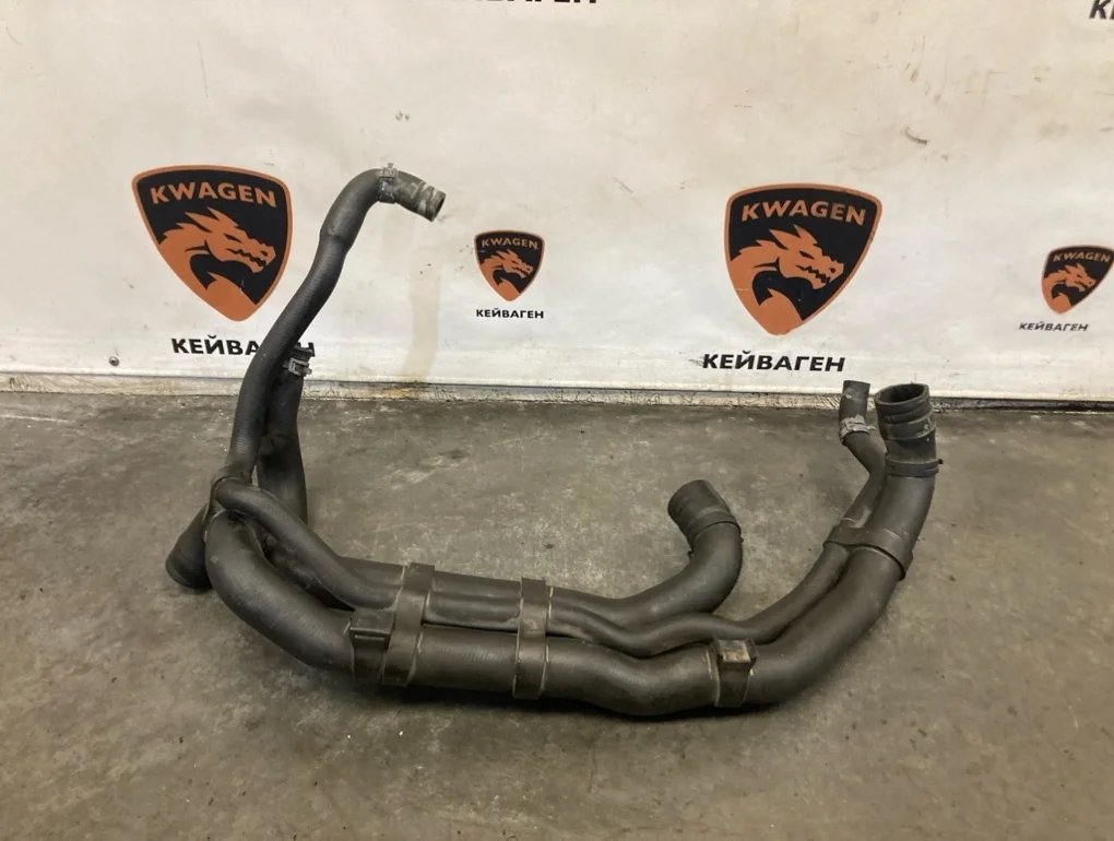 Патрубок системы охлаждения Volkswagen Touareg 2015 7P