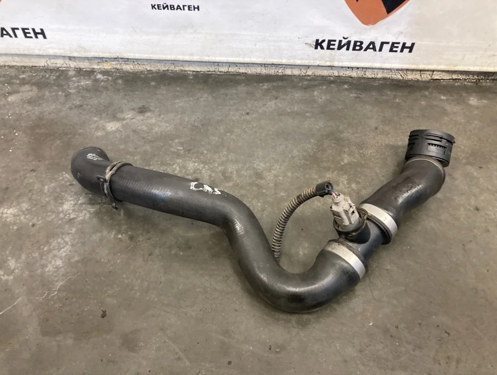 Патрубок системы охлаждения Volkswagen Touareg 2011 7P