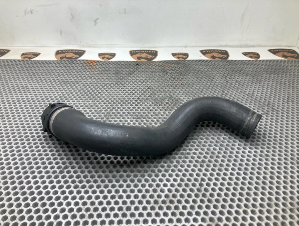 Патрубок системы охлаждения Audi Q7 2007 4L