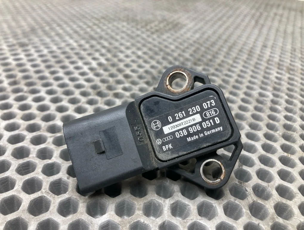 Датчик массового расхода воздуха Volkswagen Tiguan 2009 5N