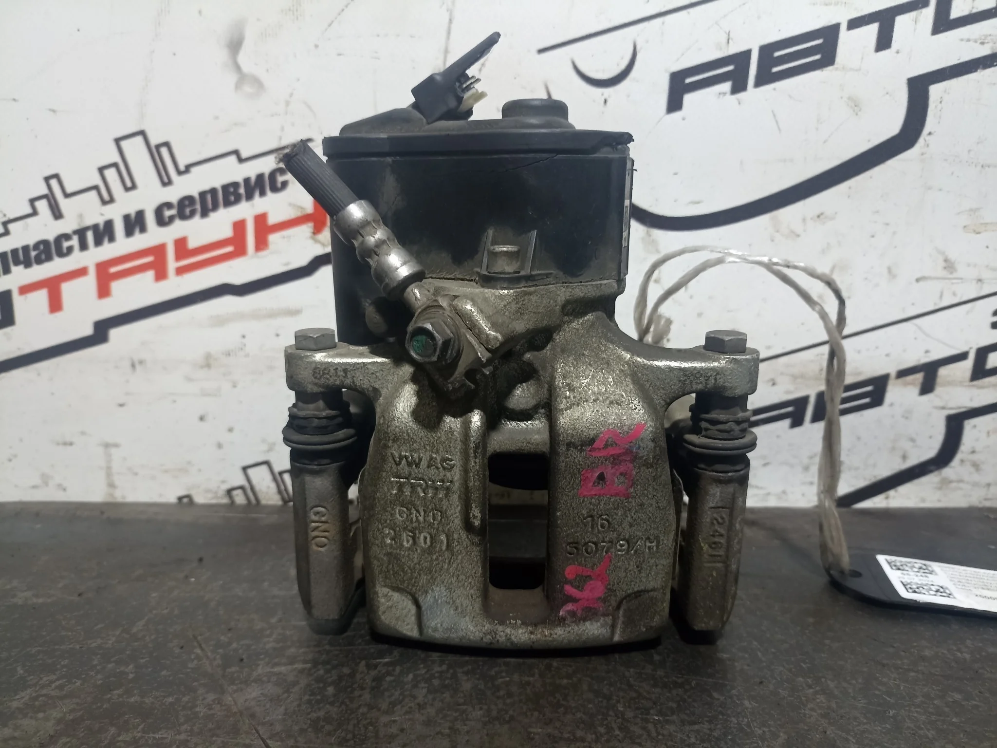 СУППОРТ В СБОРЕ AUDI VOLKSWAGEN SEAT ALHAMBRA PASSAT PASSAT CC Q3 TIGUAN 357 358 362 365 5N1 5N2 710 711 8UB 8UG B7 ЗАДНИЙ ПРАВЫЙ 2WD 4WD ЭЛЕКТРО 5N0615404