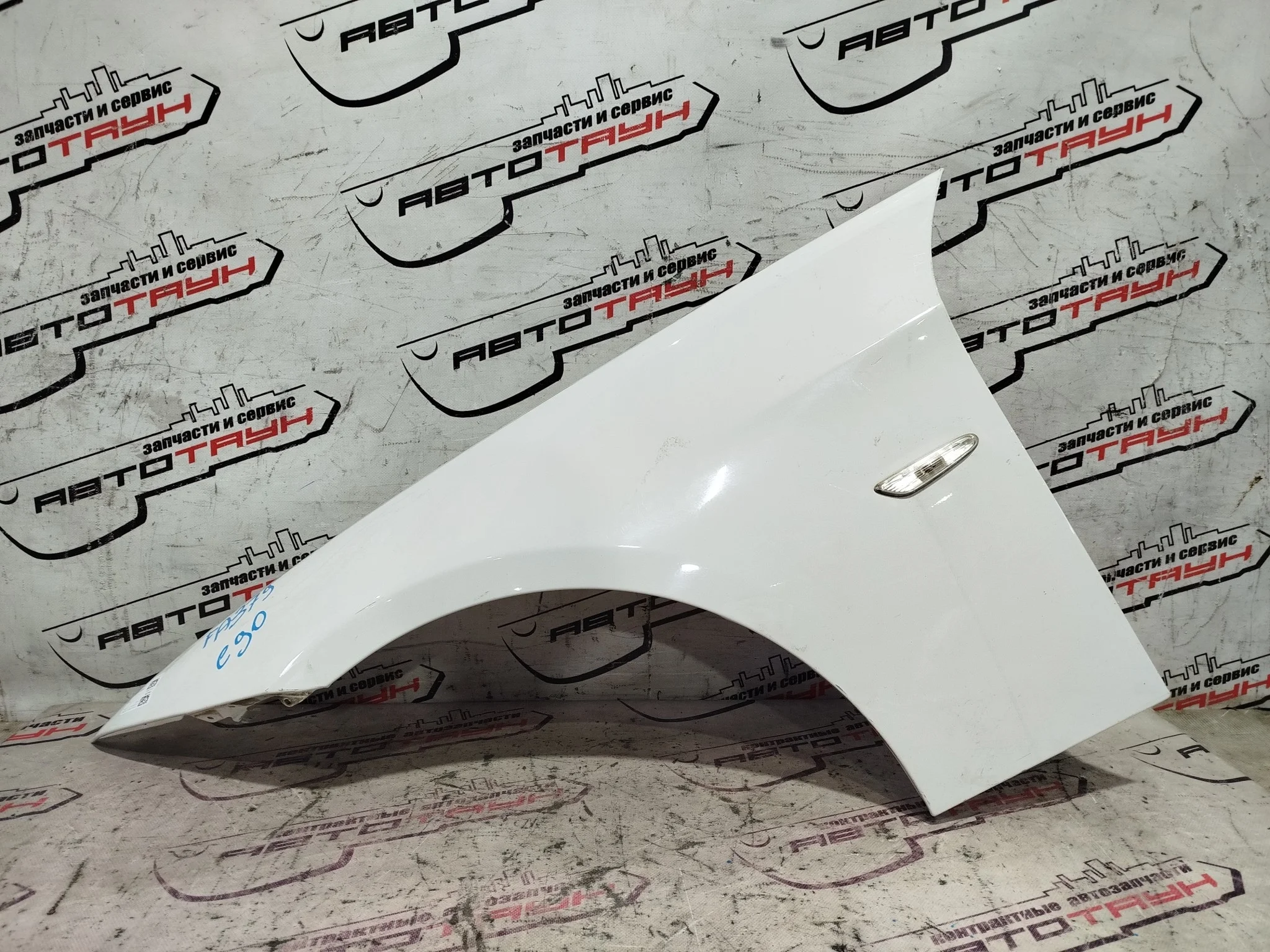КРЫЛО BMW 3-SERIES E90 E91 41357135679 ПЕРЕДНЕЕ ЛЕВОЕ белый, 300 FA379