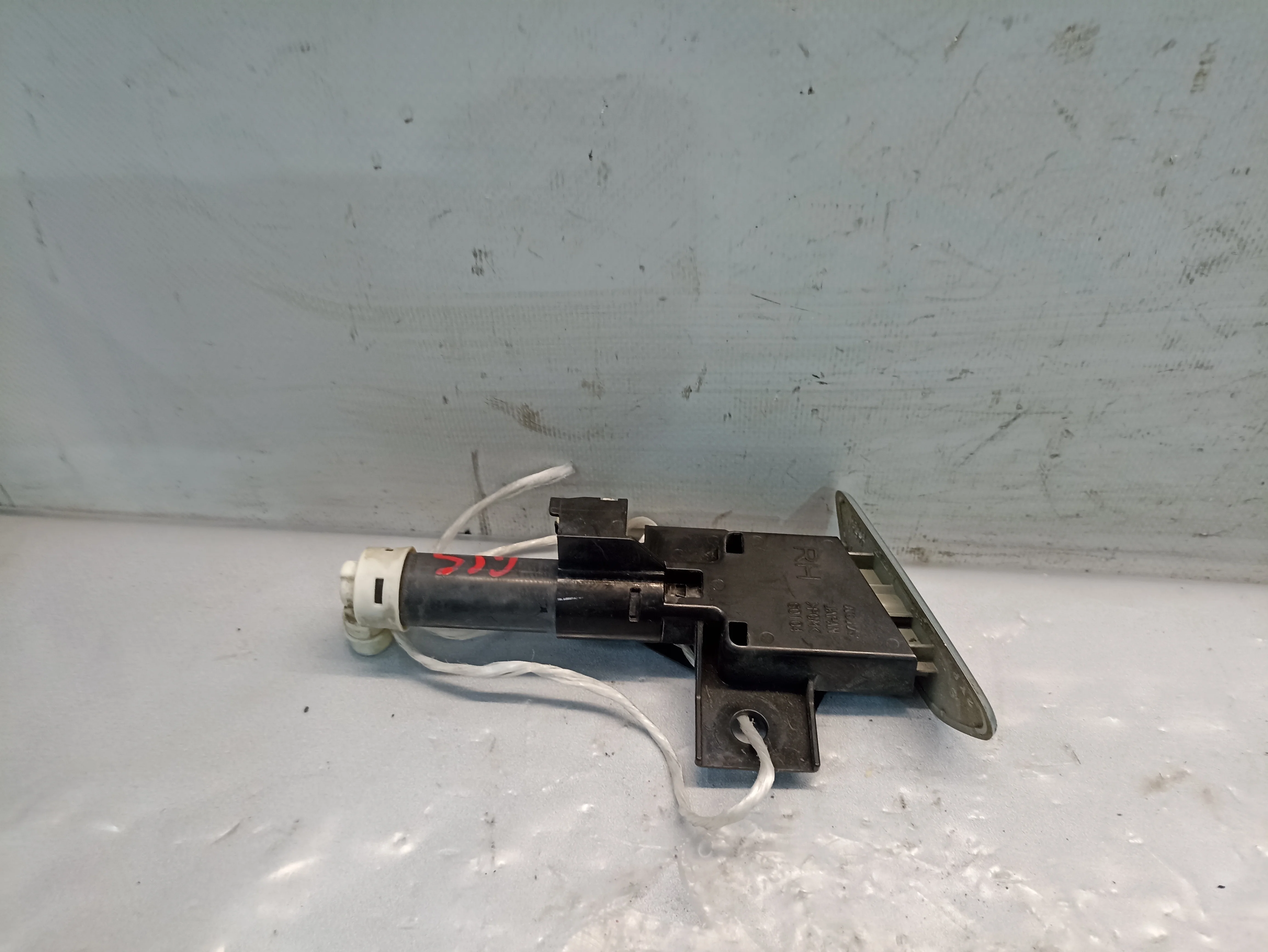 ФОРСУНКА ОМЫВАТЕЛЯ ФАР SUBARU FORESTER SJ5 SJ9 SJD SJG ПРАВАЯ 1 МОДЕЛЬ 86636SG010