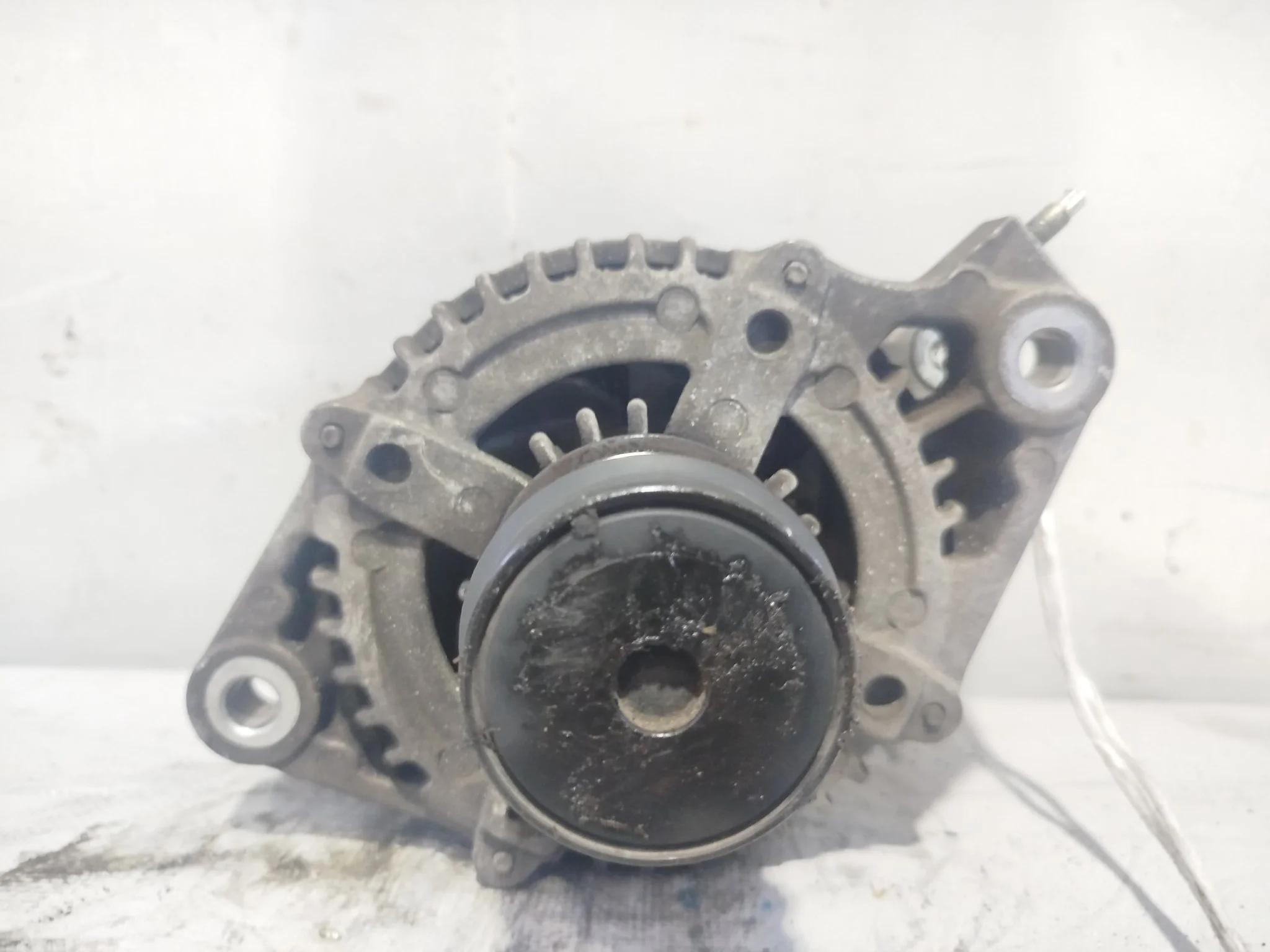 ГЕНЕРАТОР TOYOTA 2GR-FSE 3GR-FSE 4GR-FSE CROWN MARK X GRS180 GRS181 GRS182 GRS183 GRS184 GRX121 2706031030 КВАДРАТНАЯ ФИШКА 4 КОНТАКТА 130A D438