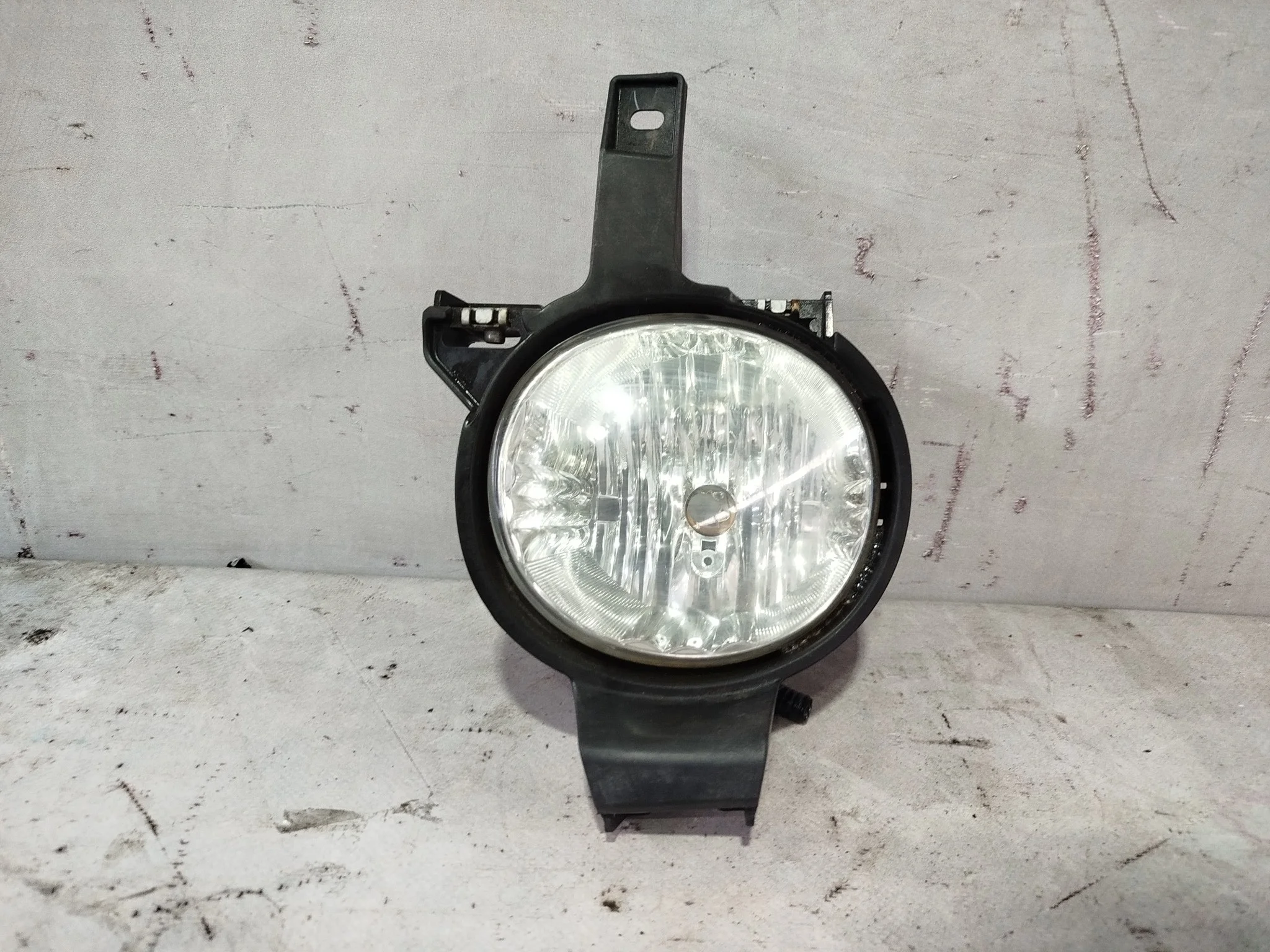 ТУМАНКА TOYOTA LEXUS DAIHATSU ... IPSUM NOAH PASSO PORTE RAV4 VOXY WINDOM ... VZN215W ZCA25W ZCA26W ZRR70G ZRR70W ZRR75G ZRR75W 4234 ЛЕВАЯ 8122042050 NA7804Z