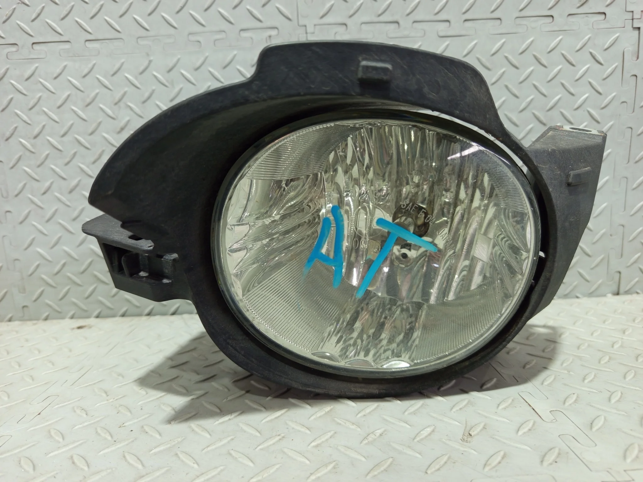 ТУМАНКА TOYOTA LEXUS DAIHATSU ... IPSUM NOAH PASSO PORTE RAV4 VOXY WINDOM ... VZN215W ZCA25W ZCA26W ZRR70G ZRR70W ZRR75G ZRR75W 4234 ЛЕВАЯ 8122042050 XA6030Z