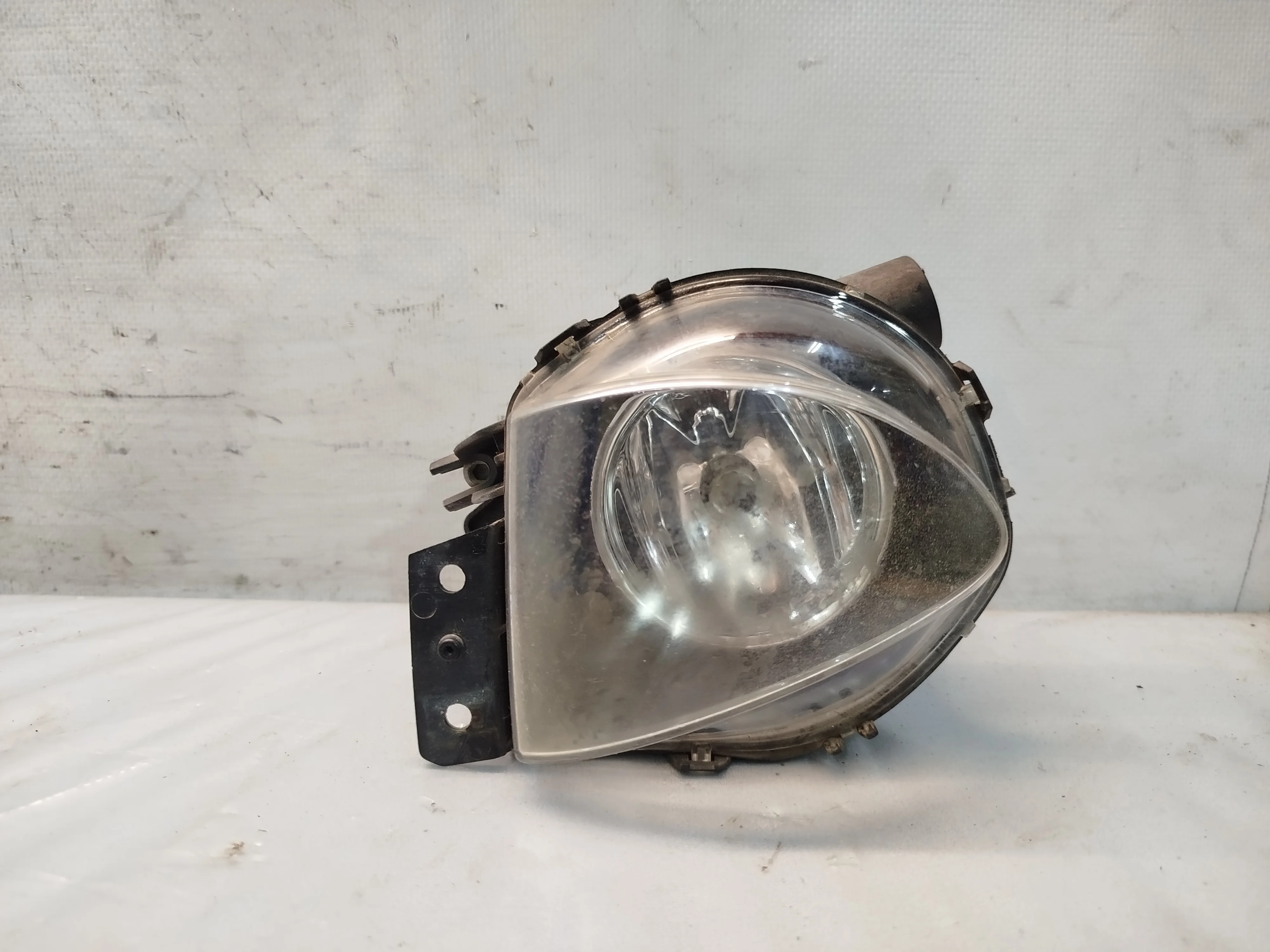 ТУМАНКА BMW 3-SERIES E90 E91 6948373 ЛЕВАЯ 1 МОДЕЛЬ 63176948373 FE018Z