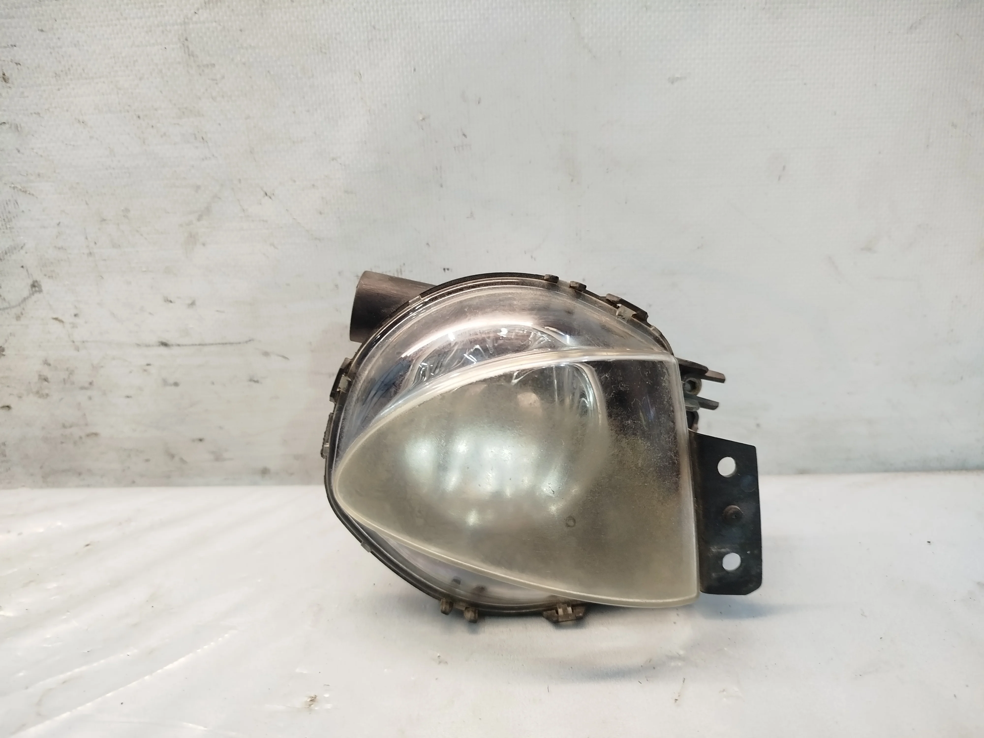 ТУМАНКА BMW 3-SERIES E90 E91 6948374 ПРАВАЯ 1 МОДЕЛЬ 63176948374 FE018Z