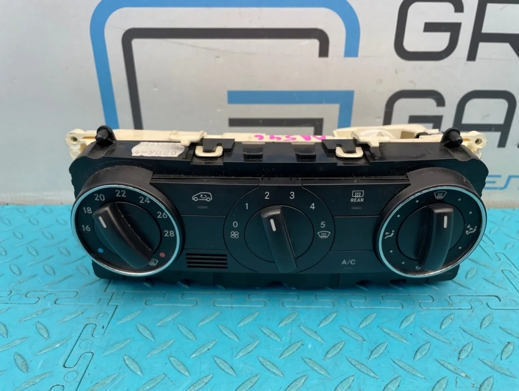 Блок климата Mercedes-Benz A-Class 2010 A1699000900 W169 266.940 1.7