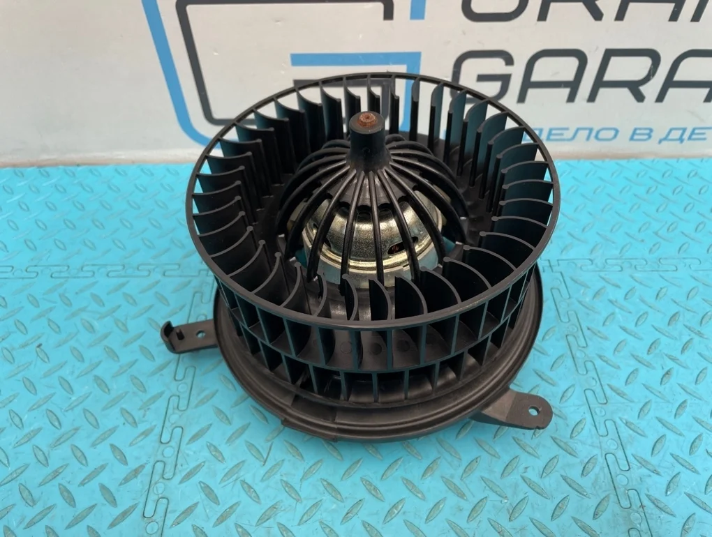 Моторчик печки Mercedes-Benz E-Class 1999 A2108206842 W210 112.941 3.2