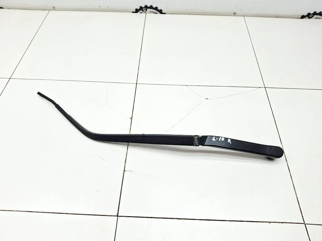 Поводок стеклоочистителя передний правый Mitsubishi Lancer 10 2008 CY