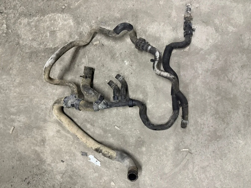 Патрубок радиатора Renault Duster 2019 215010095R X79 F4RE410