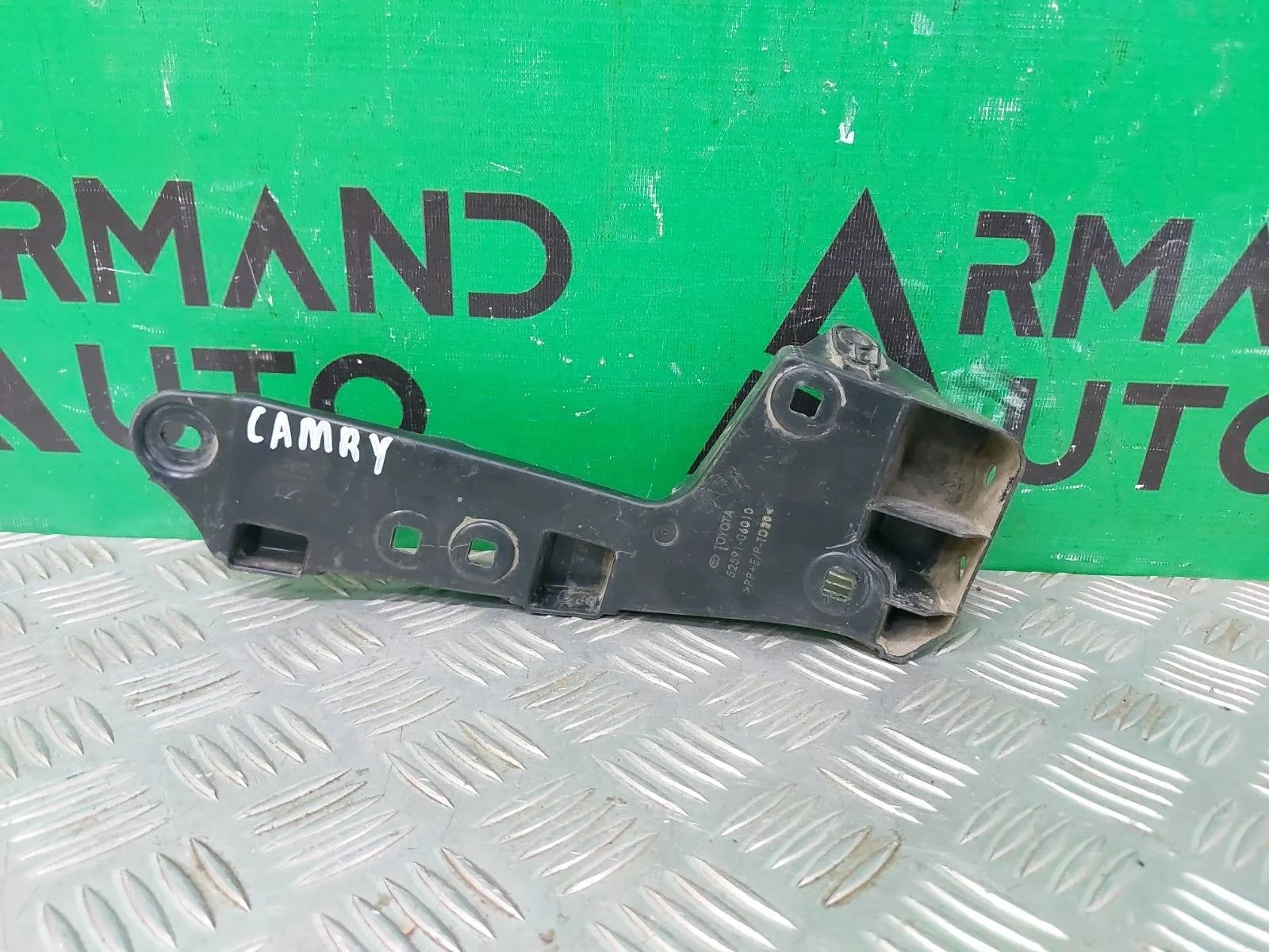 Кронштейн бампера Toyota Camry 2017-нв 8 XV70