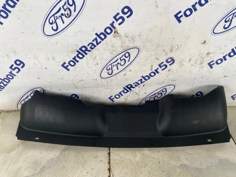 Дефлектор над радиаторами Ford Focus 2 2008-2011 STFDA5009P0 CB4