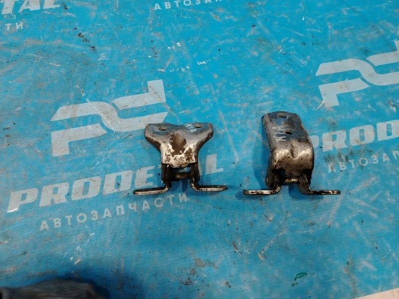 Петля двери Kia Rio 2011-2017