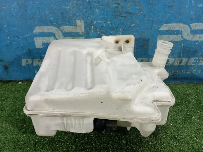 Бачок омывателя лобового стекла Volkswagen Golf 5