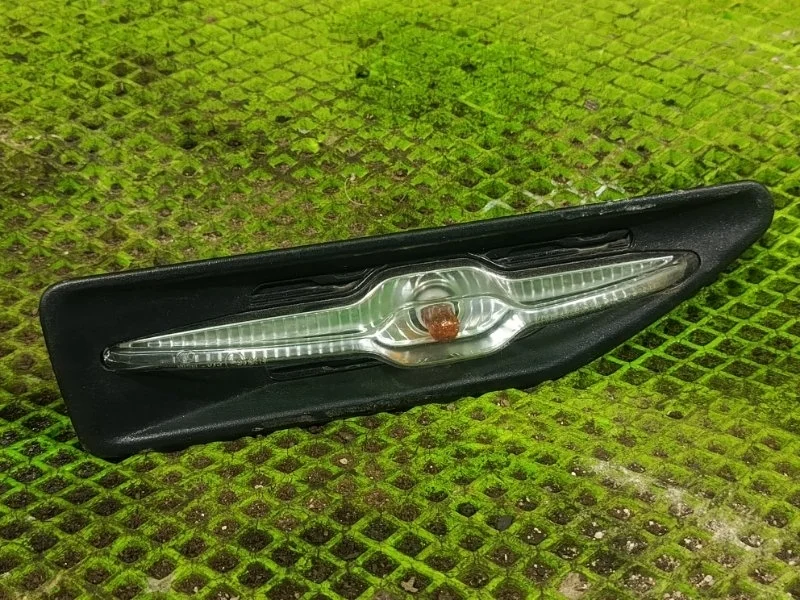 Повторитель в крыло Kia Rio 3 2014 923044X000 СЕДАН G4FC, передний правый