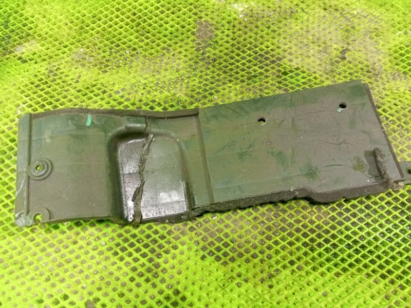 Дефлектор радиатора правый Kia Rio 3 2014 291344Y000 СЕДАН G4FC