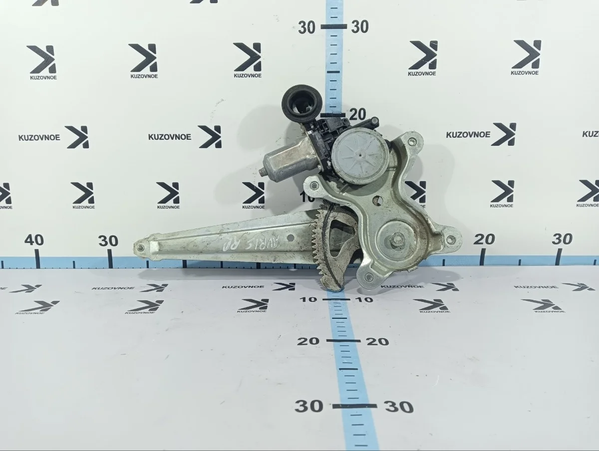 Стеклоподъемник Toyota Auris 2007 E150