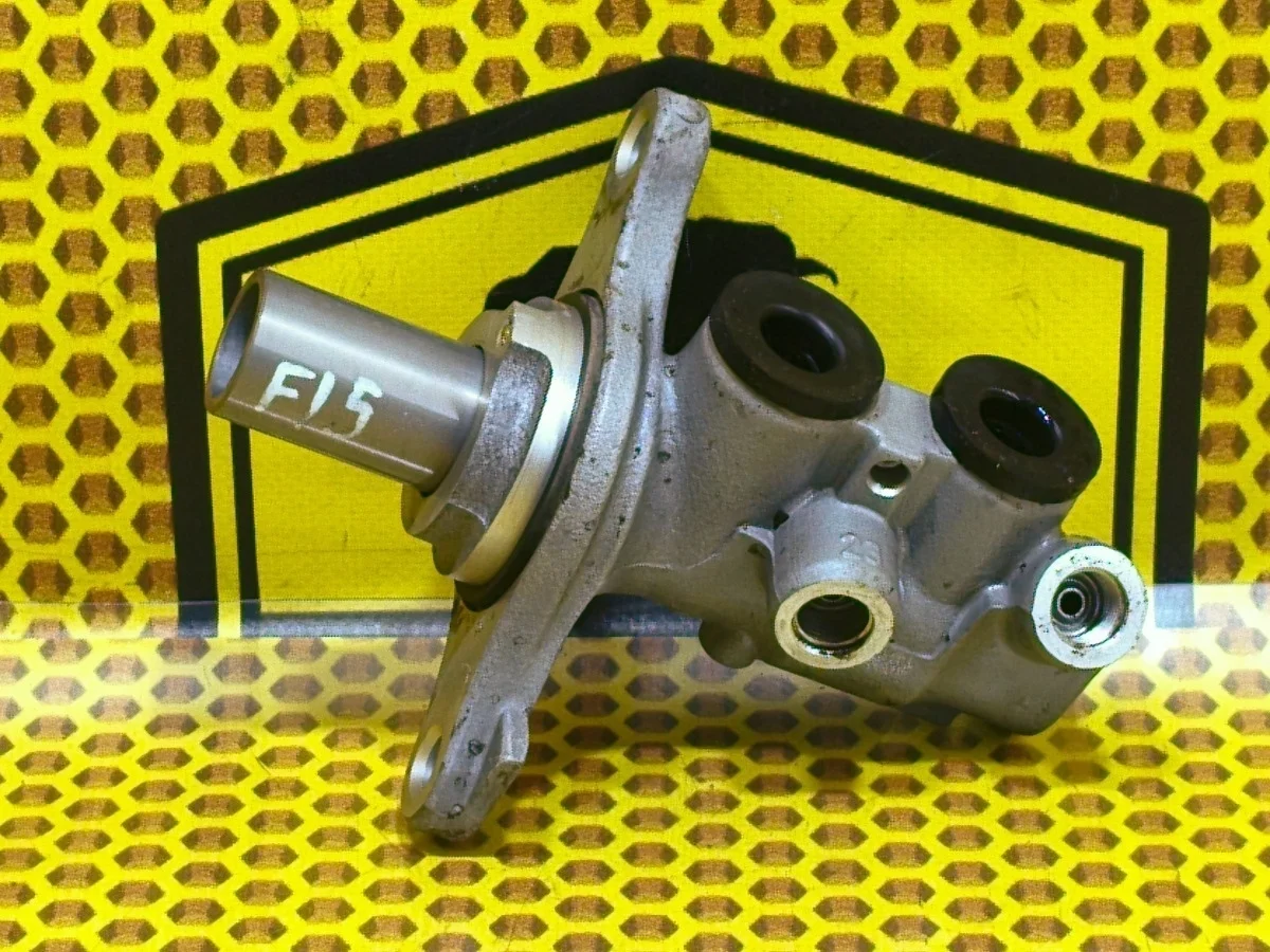 Главный тормозной цилиндр Nissan Juke 2011 460101KA0A F15 HR16DE