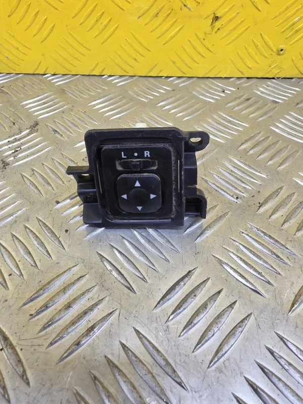 Джойстик регулировки зеркал Mitsubishi L200 (2015-2022) 2015 MR417977 ПИКАП 2.4 D 4N15