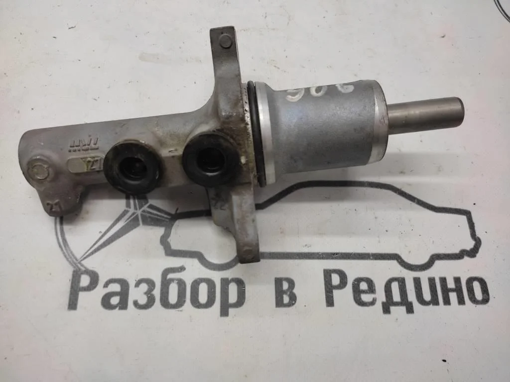 Главный тормозной цилиндр Mercedes-Benz