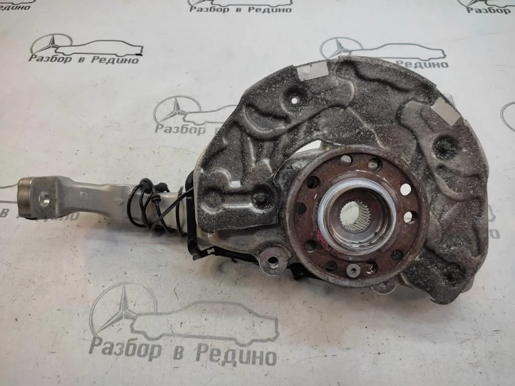 Кулак поворотный передний правый Mercedes-Benz