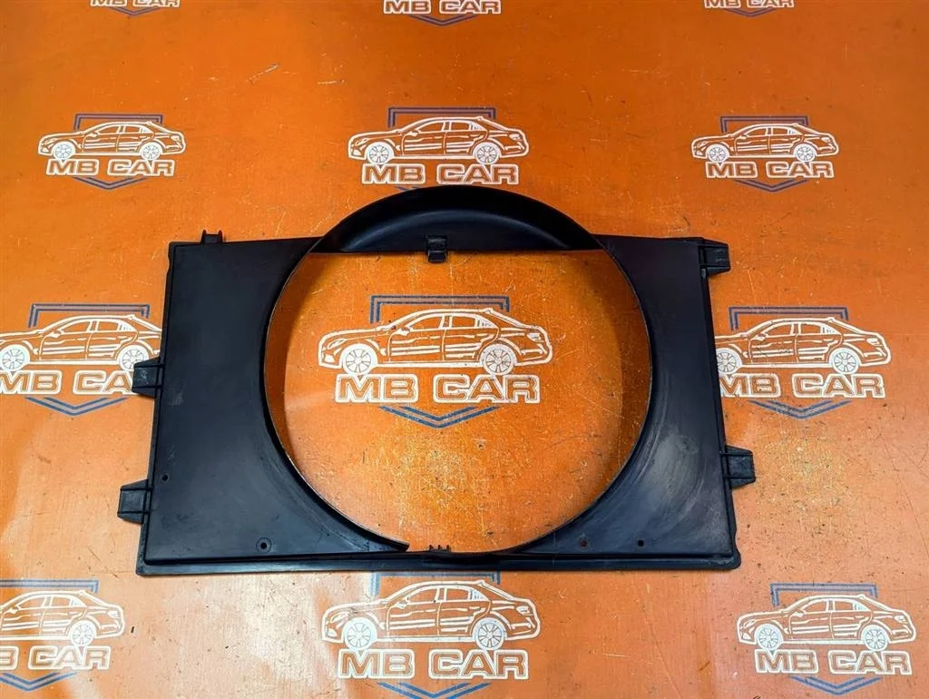 Кожух вентилятора основного Mercedes-Benz