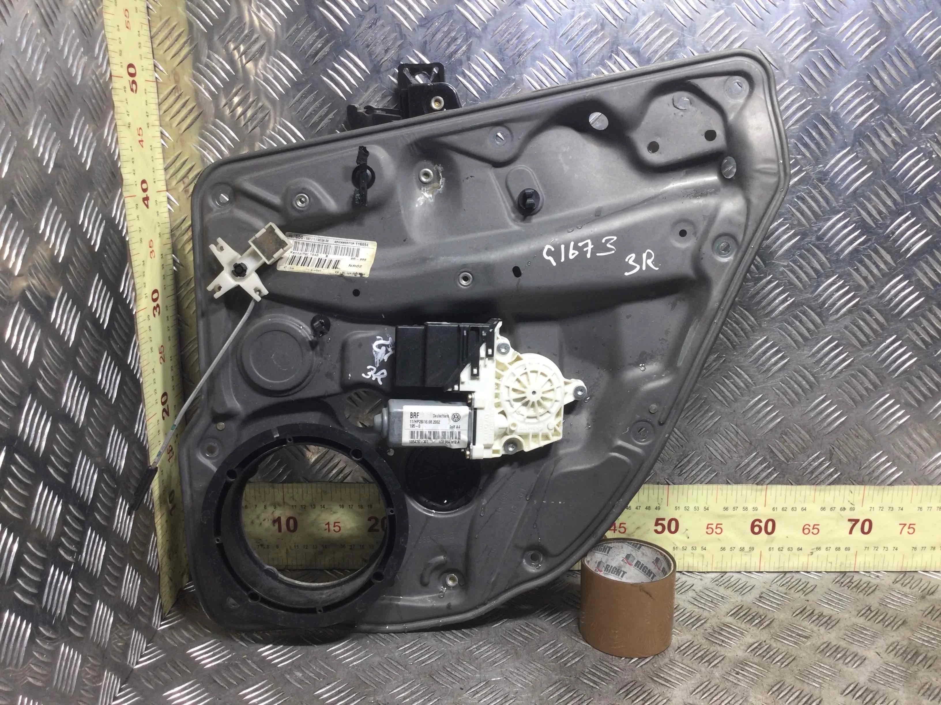 Стеклоподъемник электрический задний правый Volkswagen Golf 4 поколение (1997-2004) бензин 1.6 i Механика Х/б