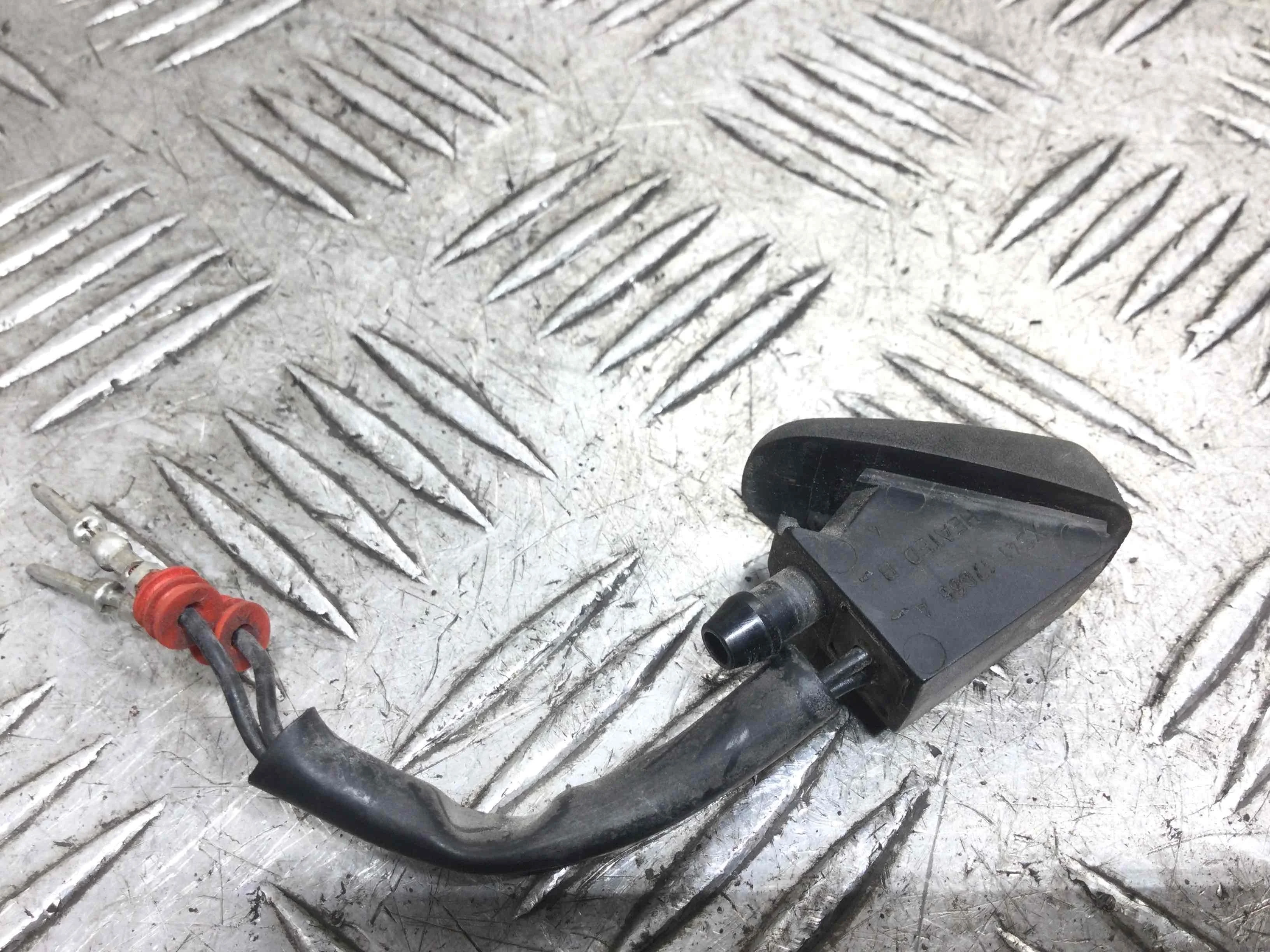 Форсунка омывателя Ford Focus 1 поколение [рестайлинг] (2001-2005) бензин 1.8 i Механика Универсал