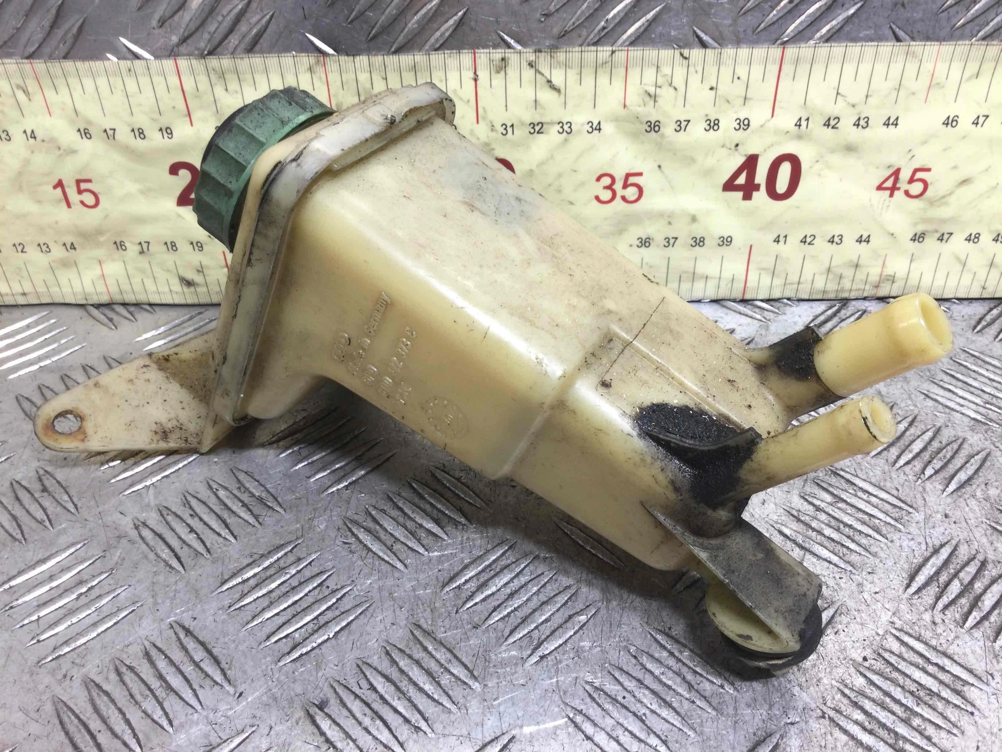 Бачок гидроусилителя Audi A4 B5 (1994-1999) бензин 1.6 i Механика Седан