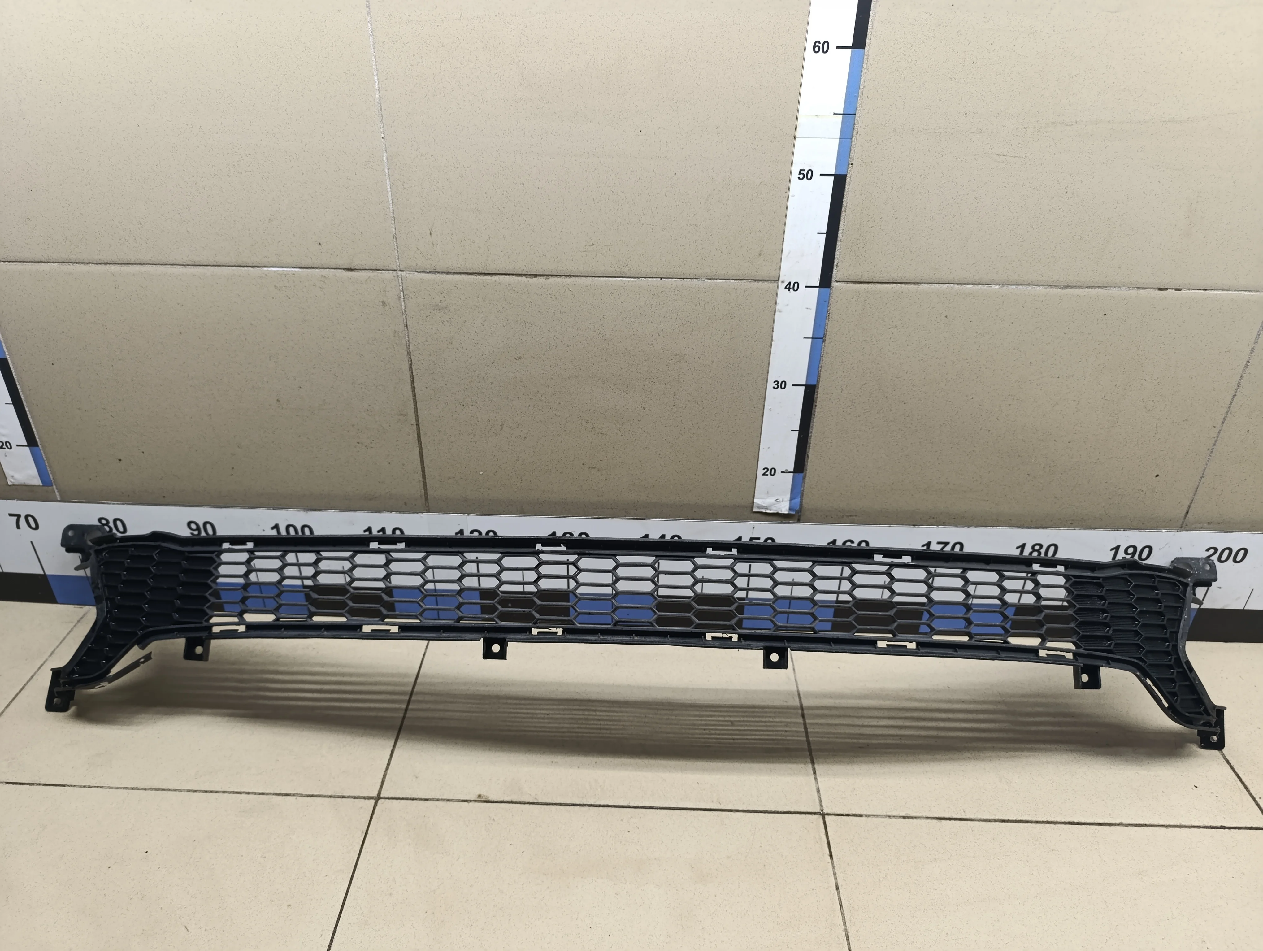 Решетка в бампер центральная Ceed 2012>