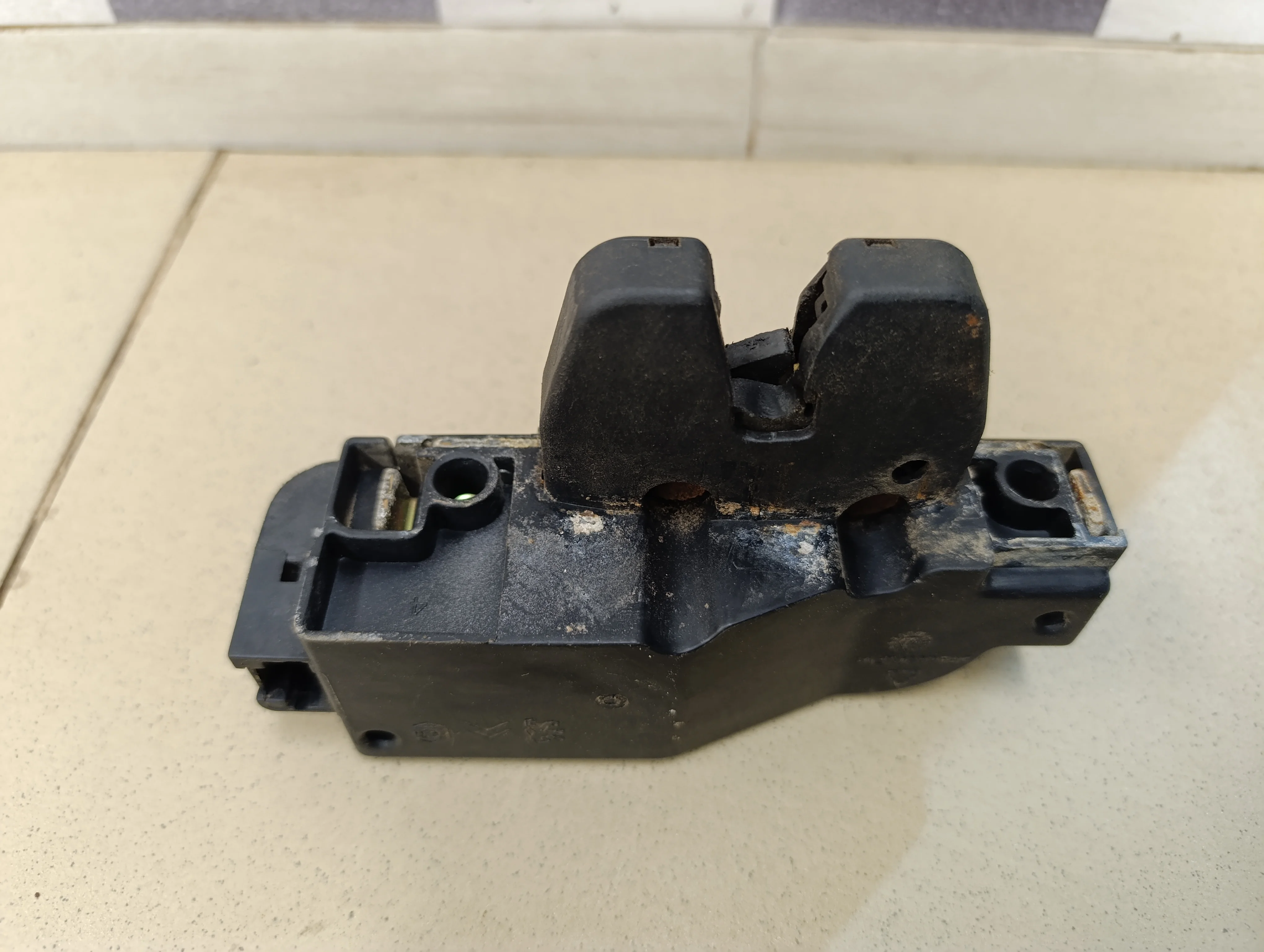 Замок багажника 206 1998-2012