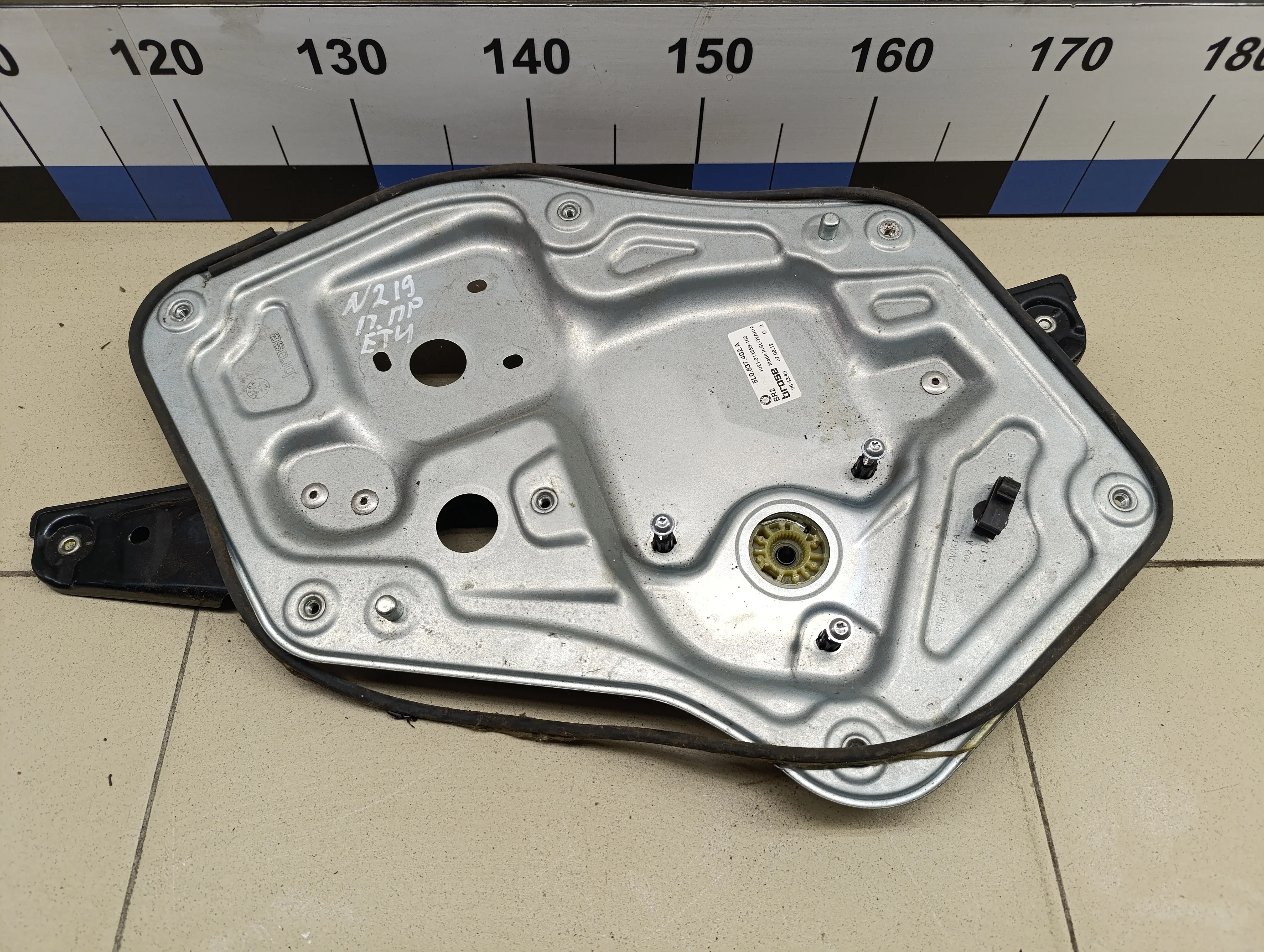 Стеклоподъемник электр. передний правый Yeti 2009>