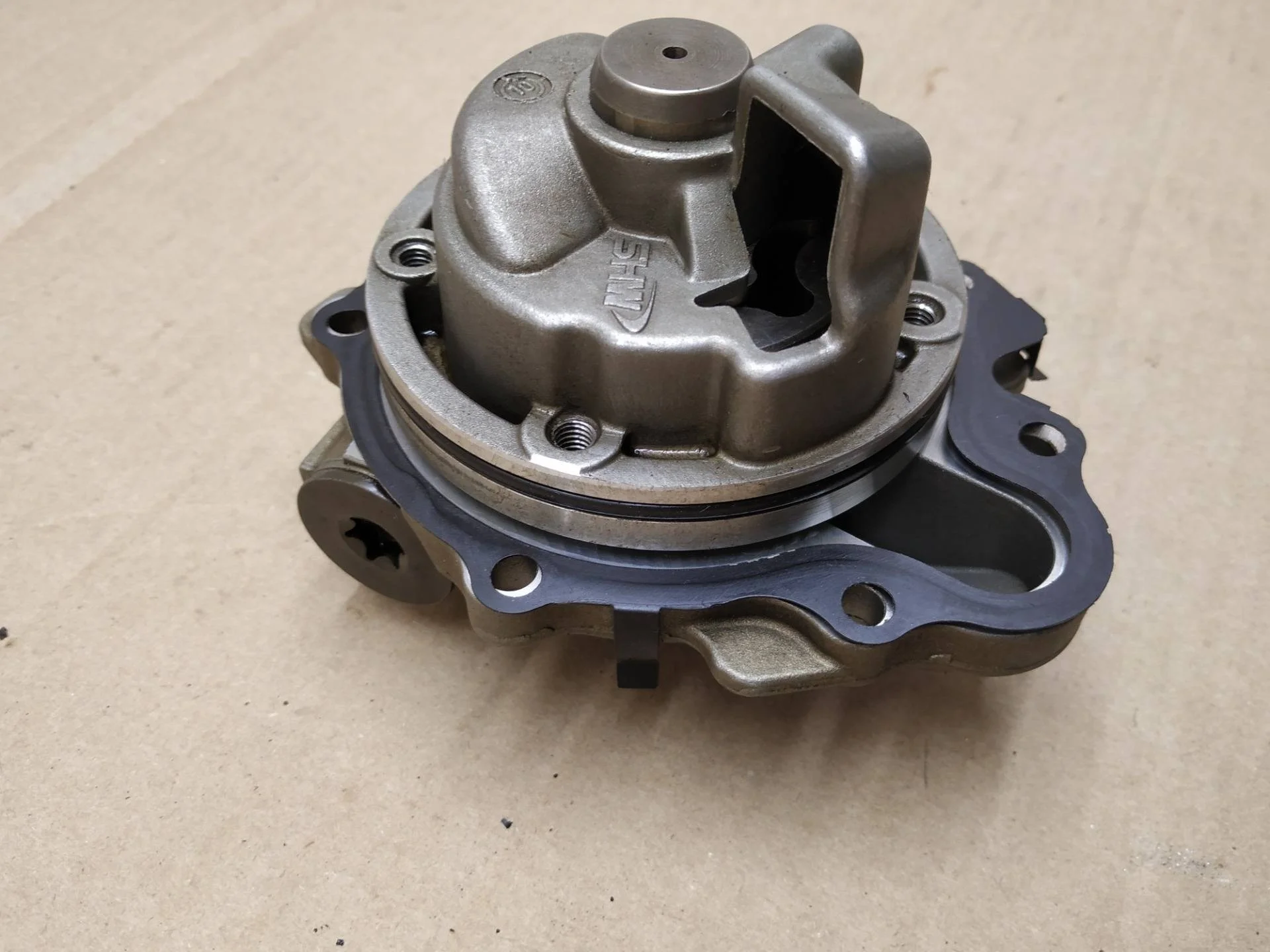 масляный насос Volkswagen Touareg 2 7P6 2011