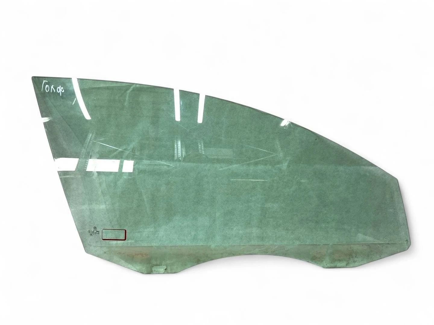 стекло двери передней правой Volkswagen Passat B7  2015