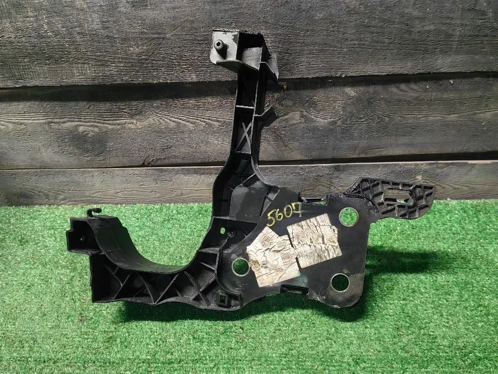 Кронштейн фары правой Renault Megane II