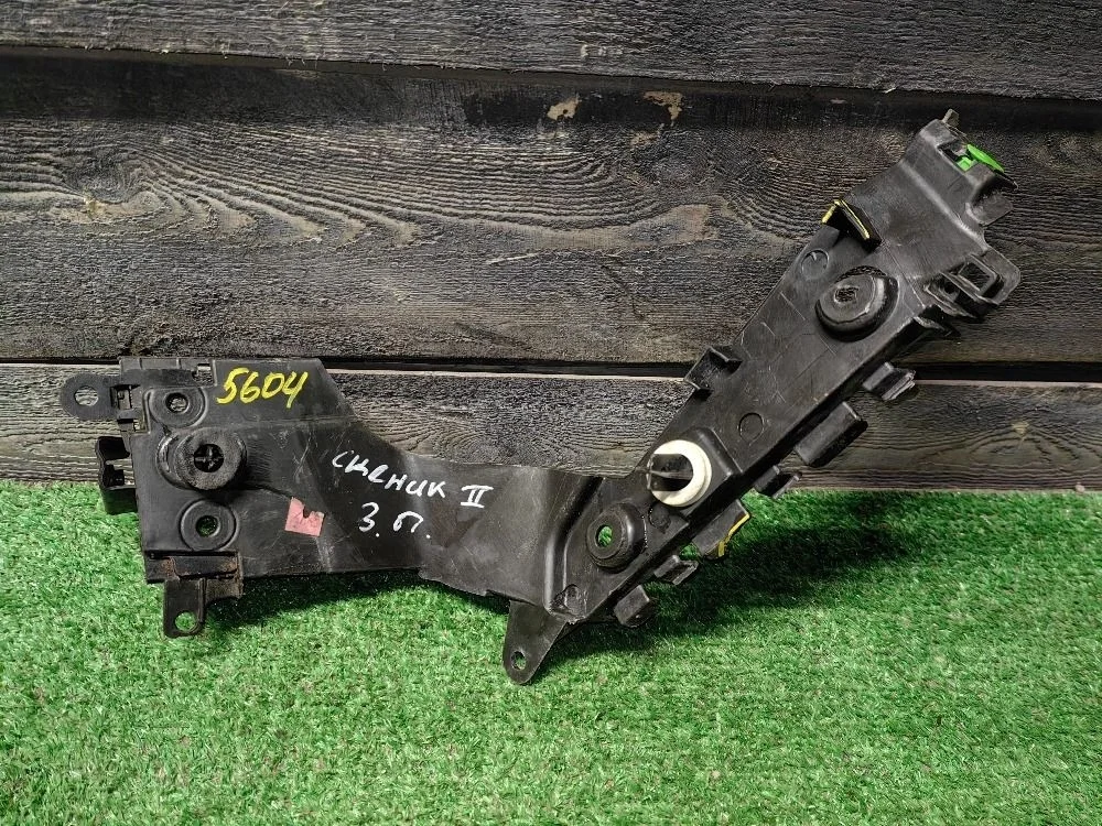 Кронштейн заднего бампера правый Renault Scenic II